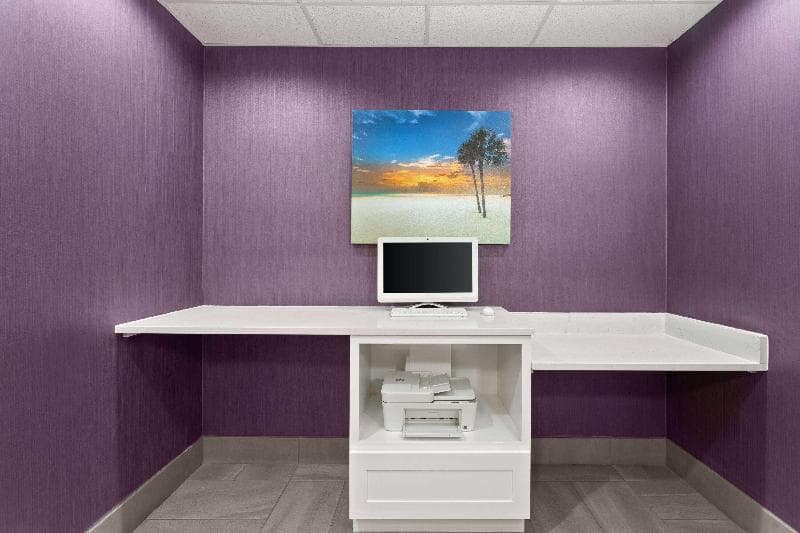 La Quinta Inn & Suites by Wyndham Ft. Pierce photo 1