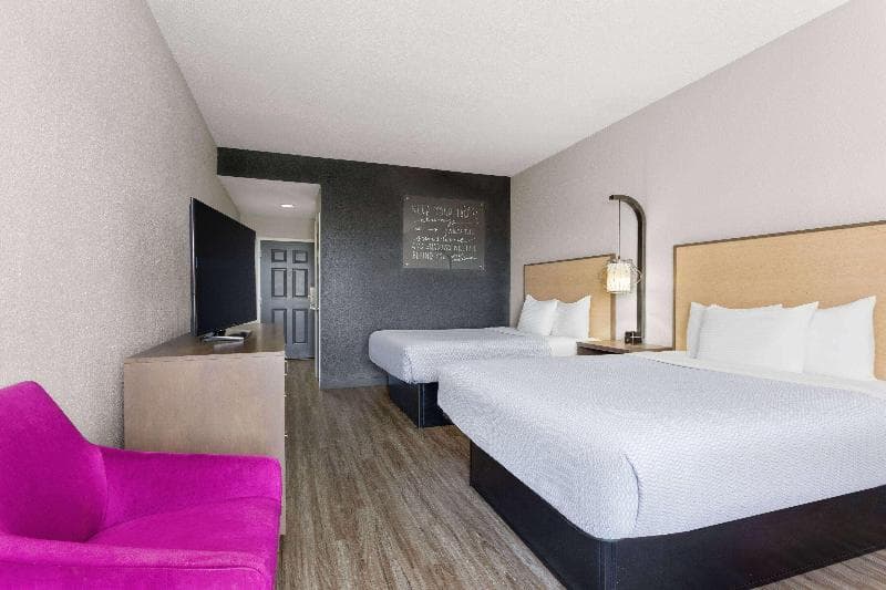 La Quinta Inn & Suites by Wyndham Ft. Pierce 5