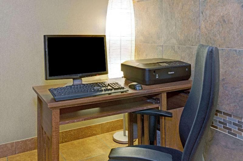 Days Inn by Wyndham Fort Collins photo 1