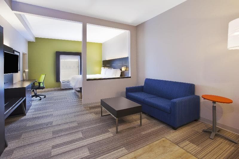 Holiday Inn Express Tiffin 4