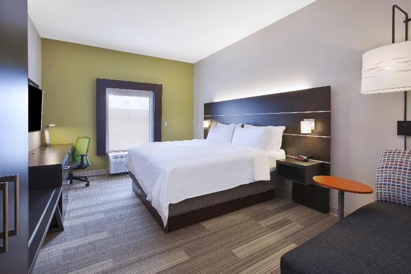 Holiday Inn Express Tiffin 5