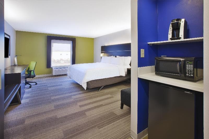 Holiday Inn Express Tiffin 3