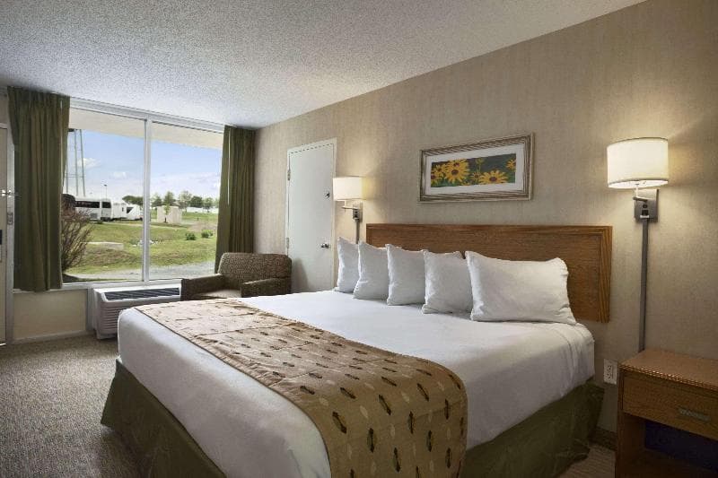 Days Inn By Wyndham Frederick 3