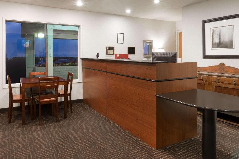 Super 8 by Wyndham Fort Bragg 5