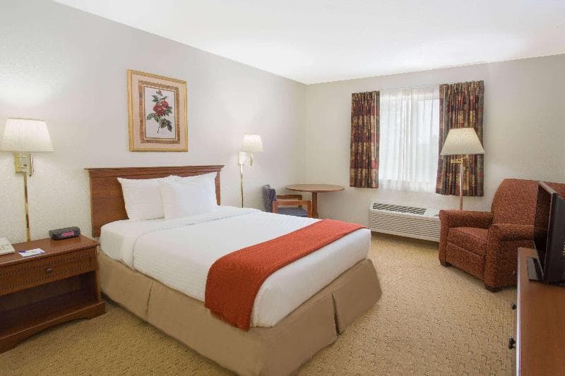 Baymont by Wyndham Freeport photo 1