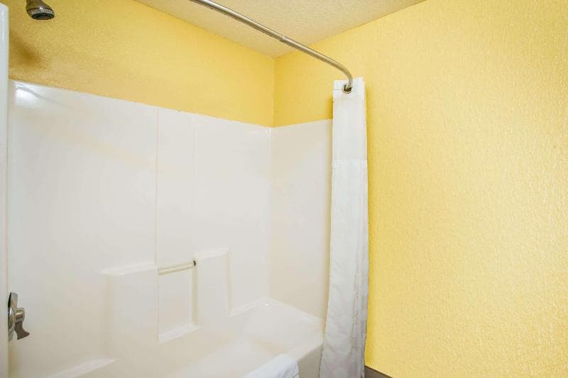 Ramada by Wyndham Sioux Falls 4