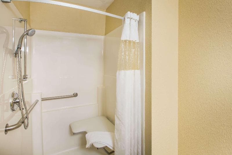 Ramada by Wyndham Sioux Falls 5