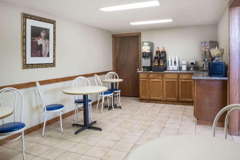 Super 8 Motel - Lake Jackson/Clute 4