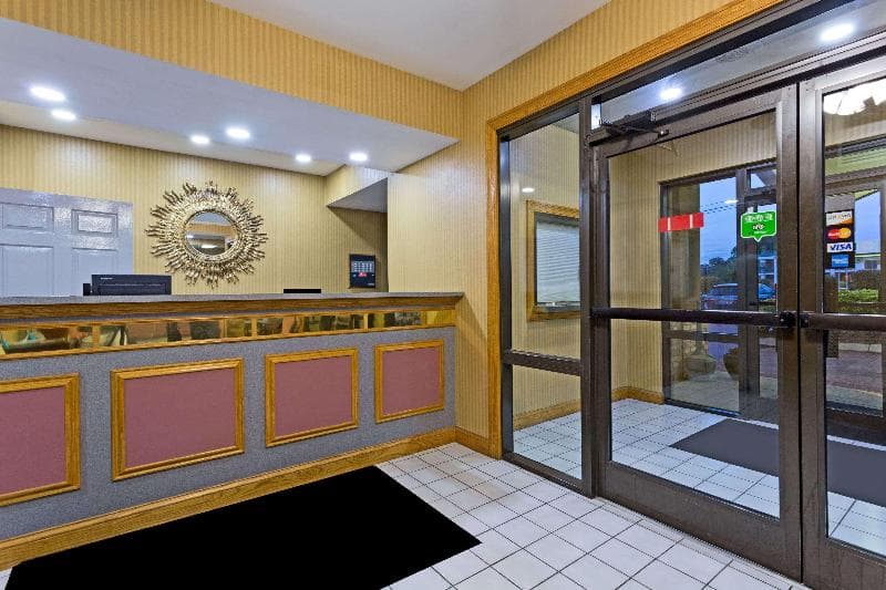 Super 8 by Wyndham Franklin Highway 31 5