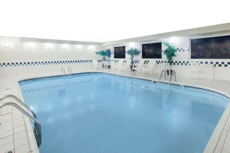 Days Inn & Suites By Wyndham Fargo 19Th Avenue/Airport Dome 5