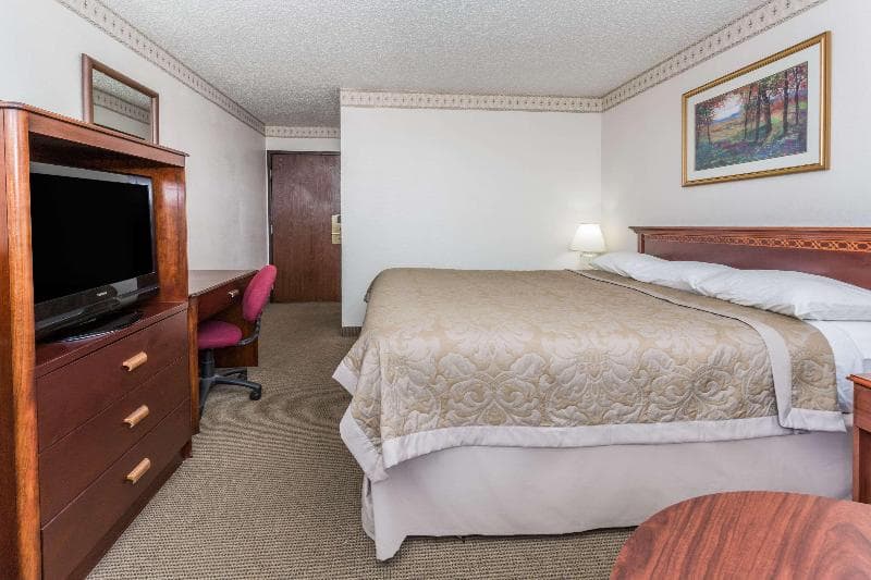 Super 8 By Wyndham Colorado Springs/Chestnut Street photo 1