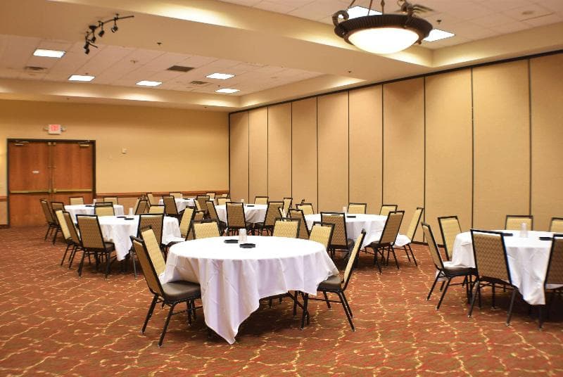 Ramada by Wyndham Sioux Falls Airport-Waterpark & Event Ctr 1