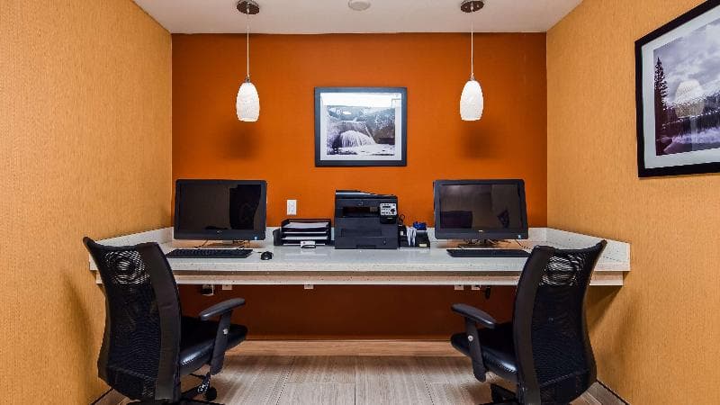 Best Western Plus Fresno Airport Hotel 1