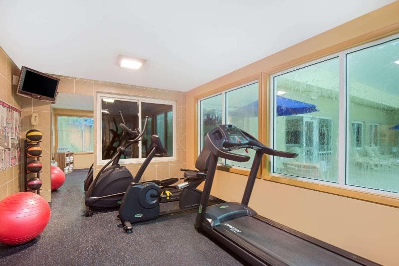 Days Inn by Wyndham Fremont 2