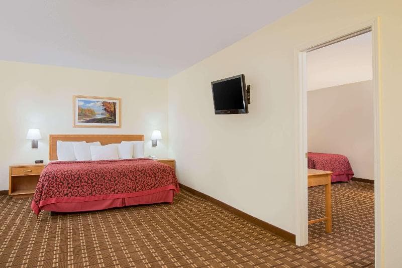 Days Inn by Wyndham Fremont 3