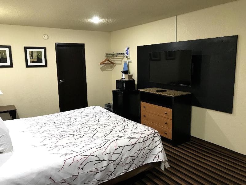 Travelers Inn 5