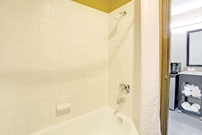 Super 8 by Wyndham Fort Collins 3
