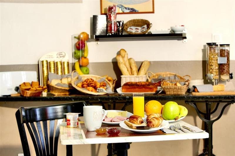 Hotel Kyriad Nimes Centre 4