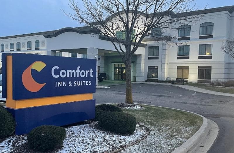 Comfort Inn & Suites 1