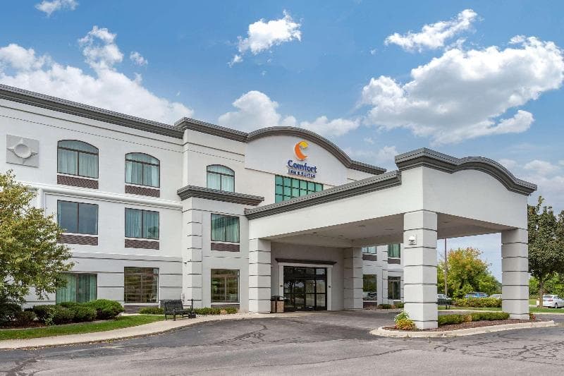 Comfort Inn & Suites 2