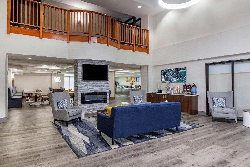 Comfort Inn & Suites 5