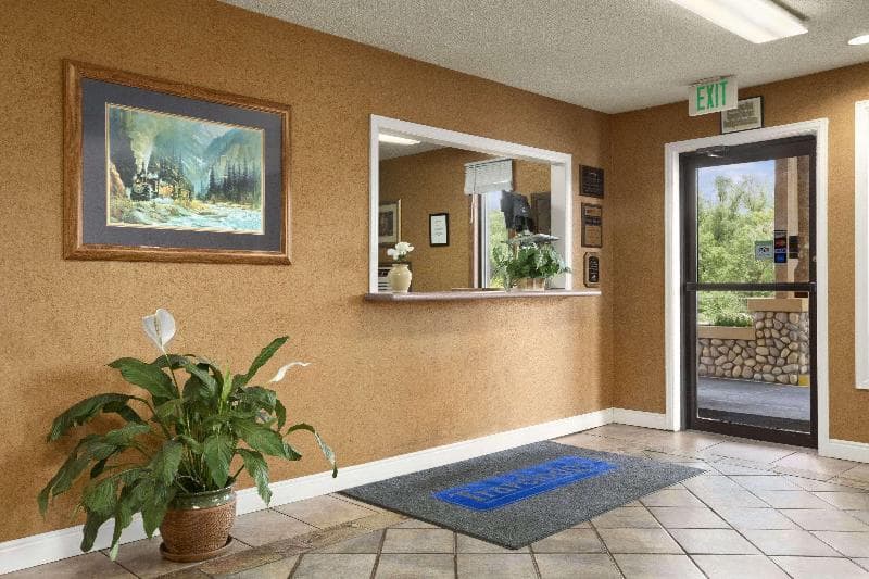 Rodeway Inn 4