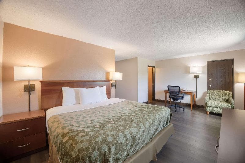 Rodeway Inn photo 1