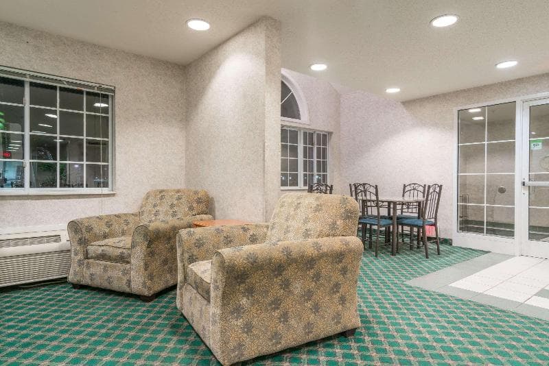 Fargo Airport Inn 5