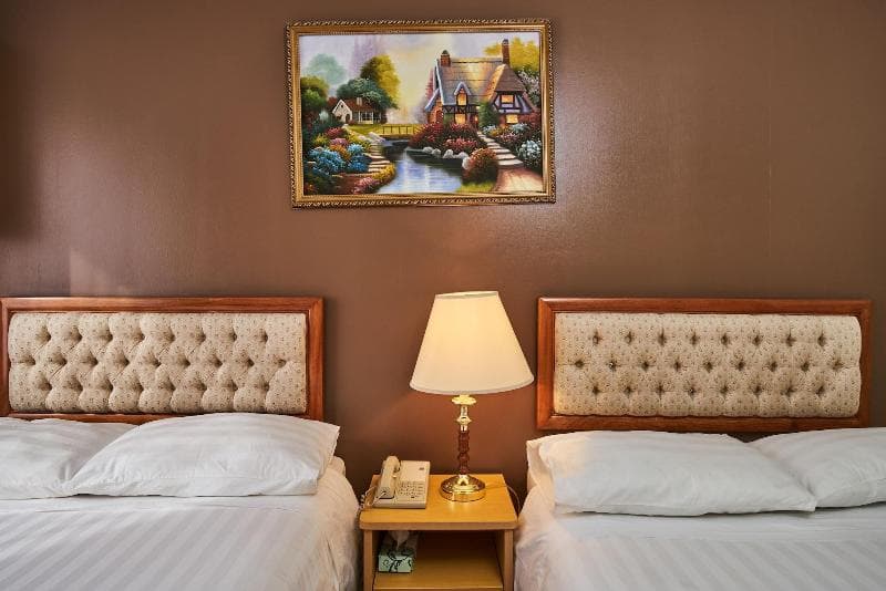 Flushing Hotel 3