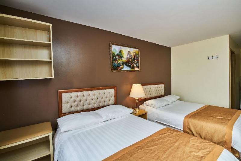 Flushing Hotel 5