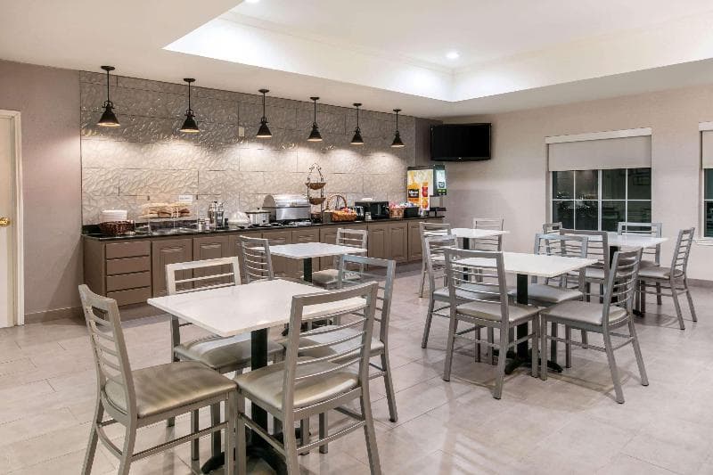 La Quinta Inn & Suites By Wyndham Fredericksburg 3