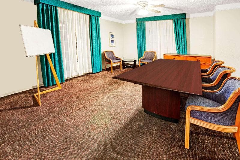 Travelodge By Wyndham North Richland Hills/Dallas/Fort Worth 2