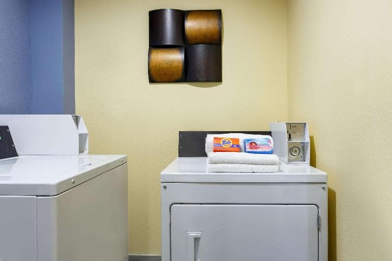 Days Inn&Suites Euless Dfw Airport South photo 1
