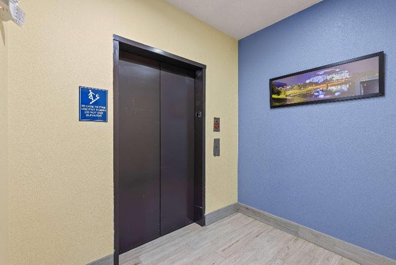 Days Inn&Suites Euless Dfw Airport South 4