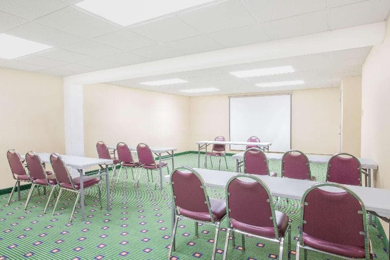 Ramada by Wyndham Angola/Fremont Area 2