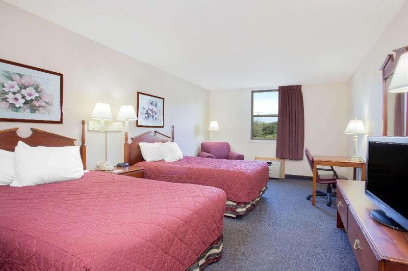 Ramada by Wyndham Angola/Fremont Area 5