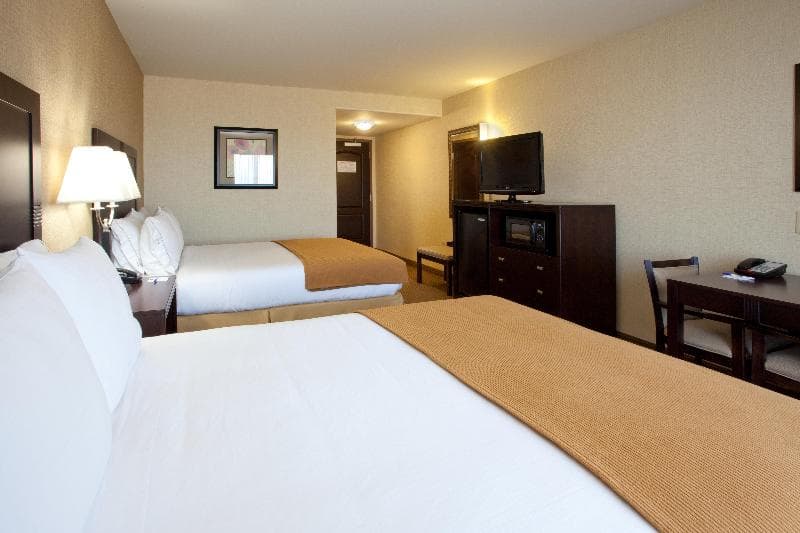 Holiday Inn Express & Suites Fresno South 4