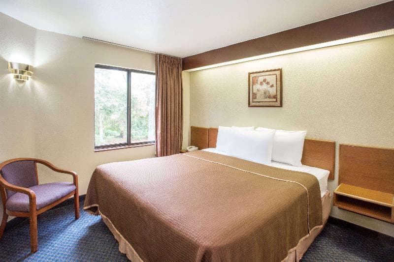 Travelodge By Wyndham Fort Myers Airport photo 1