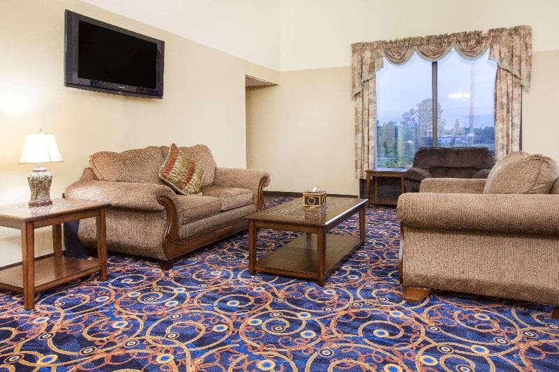 Days Inn By Wyndham Alma 4