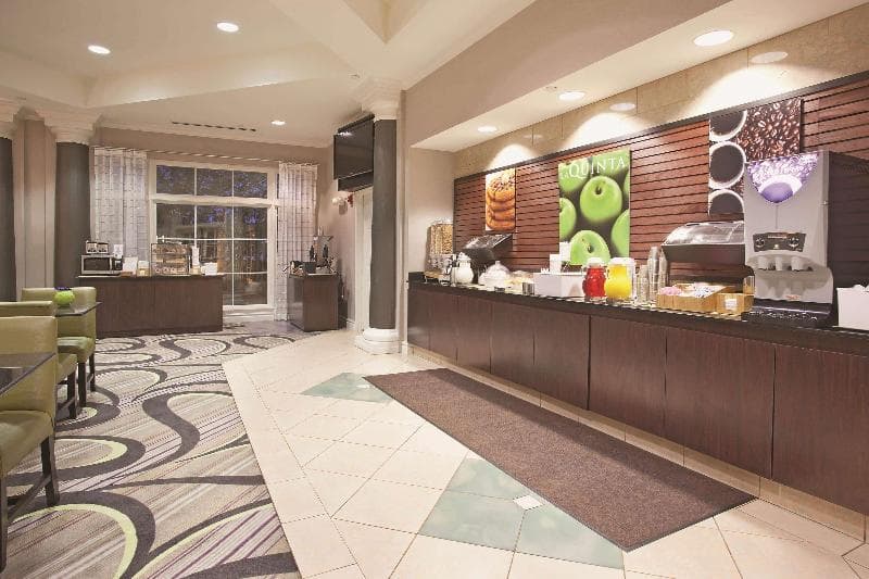 La Quinta Inn & Suites by Wyndham Pueblo 3