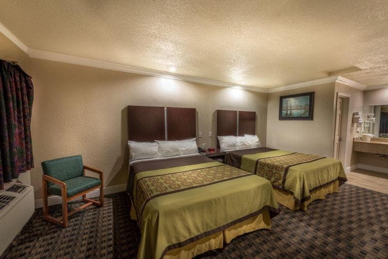 Edge Water Inn 3