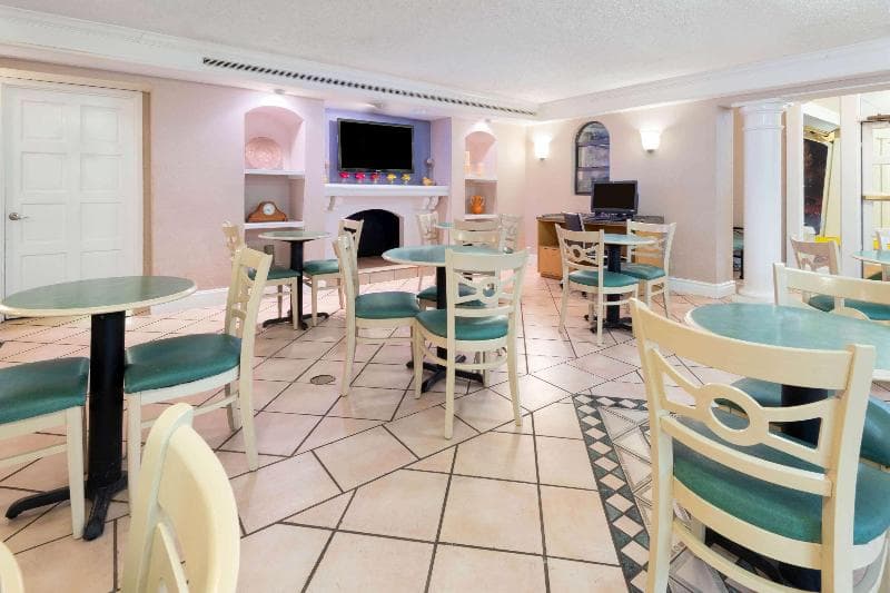 La Quinta Inn by Wyndham Farmington 3