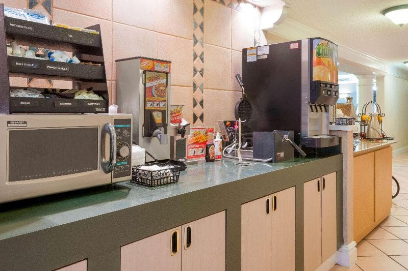 La Quinta Inn by Wyndham Farmington photo 1