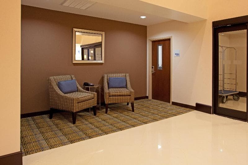 Holiday Inn Express And Suites Hope Mills 5