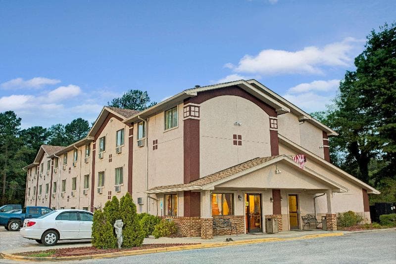 Econo Lodge 2