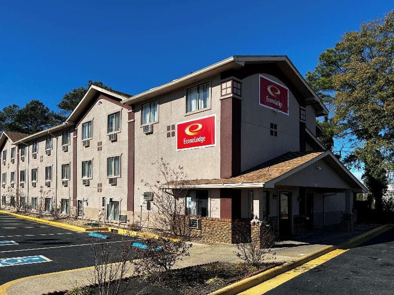 Econo Lodge 4