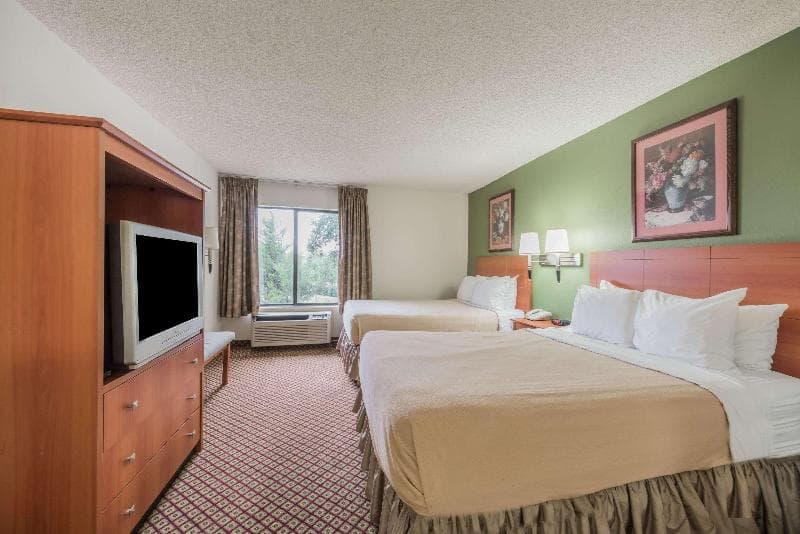 Super 8 by Wyndham Fort Worth Downtown South 4