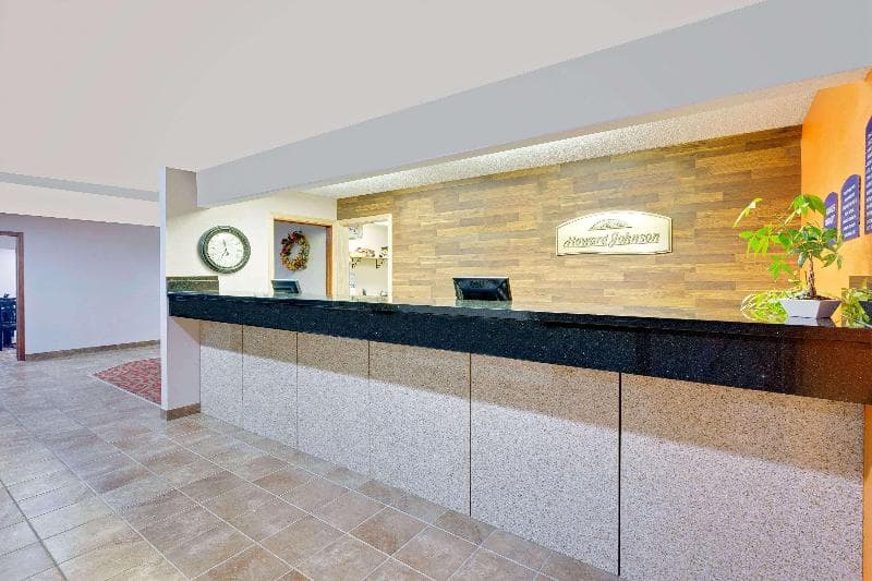 Howard Johnson by Wyndham Waterloo/Cedar Falls 5