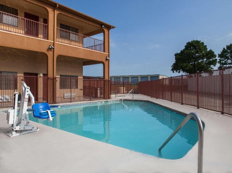 Super 8 By Wyndham Bastrop Tx 5