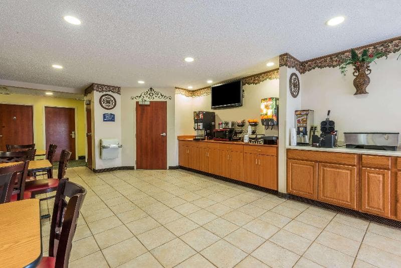 Microtel Inn & Suites by Wyndham Auburn 4